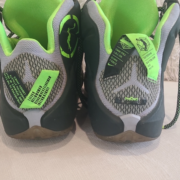 Lebron James Dunk Force Nike Gray and Neon Green Basketball Sneakers Size 12 - Picture 3 of 6